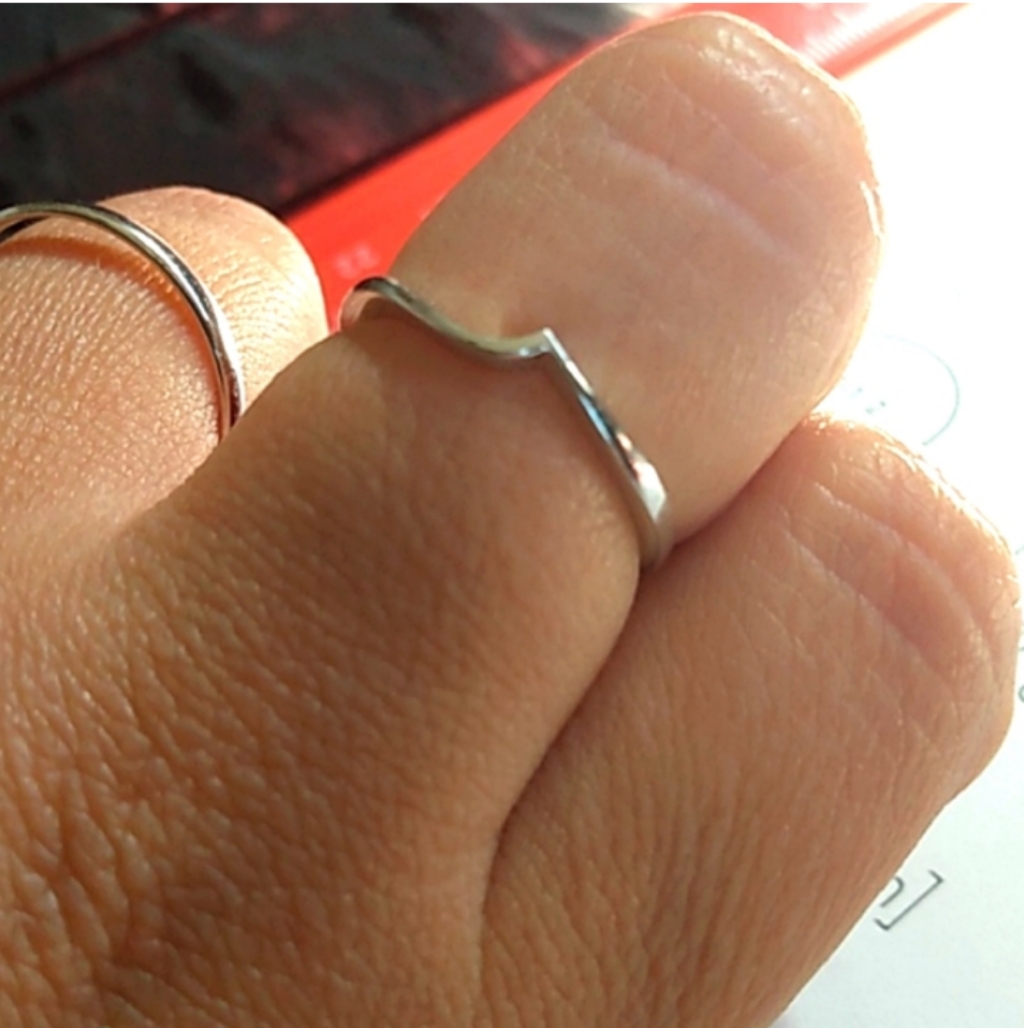 10k White Gold Wave Ring Band Stackable